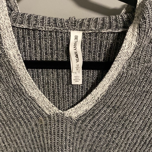 Crop long sleeve sweater WITH hood! - Picture 3 of 6